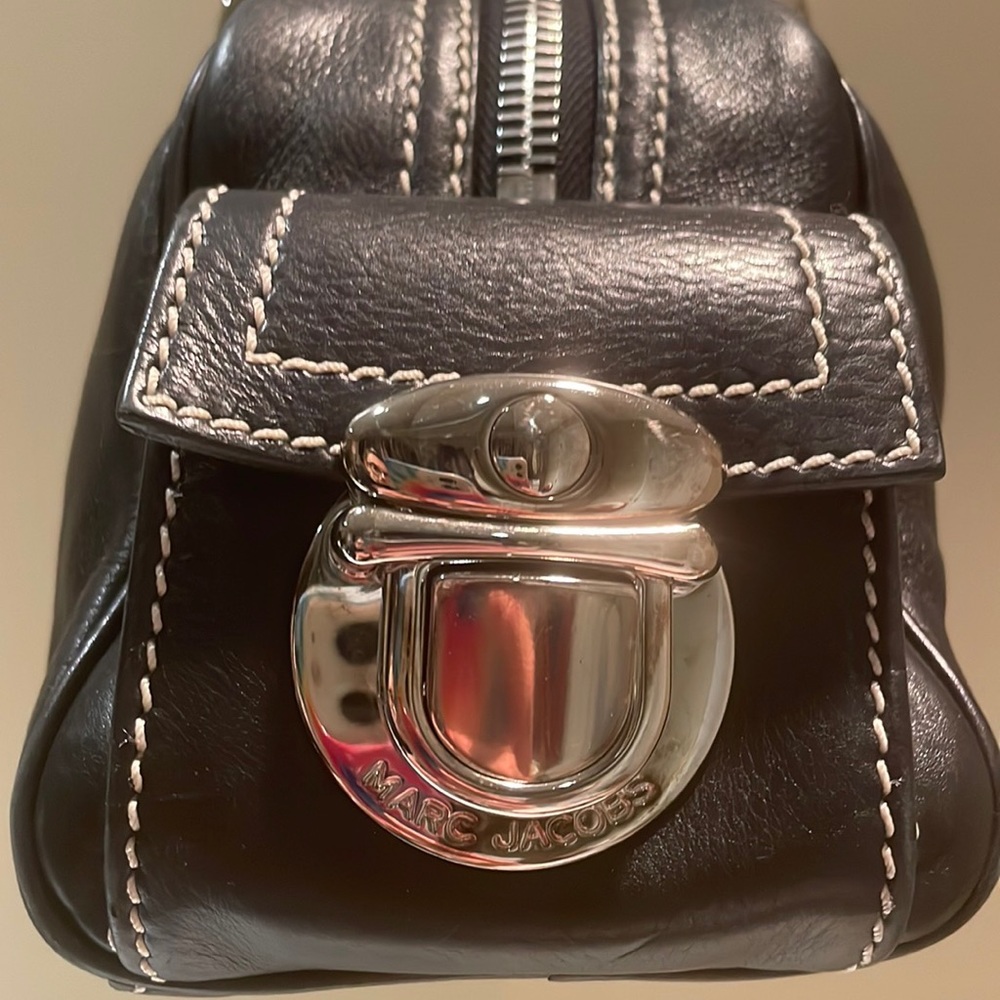 Marc Jacobs classic silver hardware oblong leather handbag